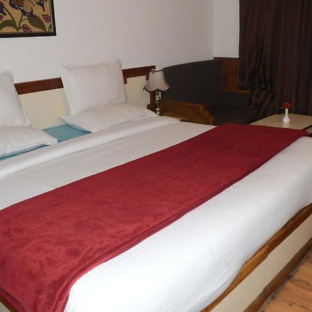 Standard Hotel And Resturant Srinagar (Jammu and Kashmir) Bagian luar foto