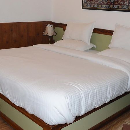 Standard Hotel And Resturant Srinagar (Jammu and Kashmir) Bagian luar foto