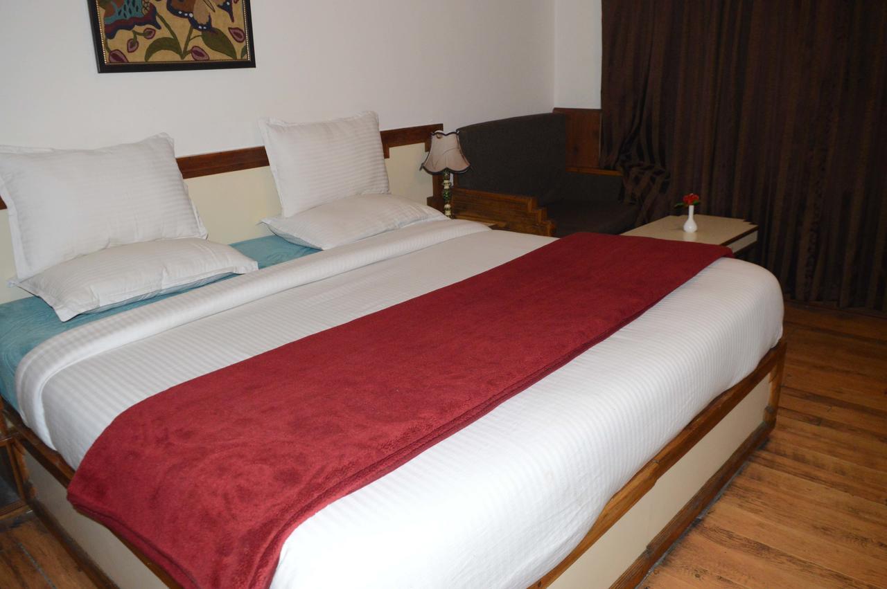 Standard Hotel And Resturant Srinagar (Jammu and Kashmir) Bagian luar foto