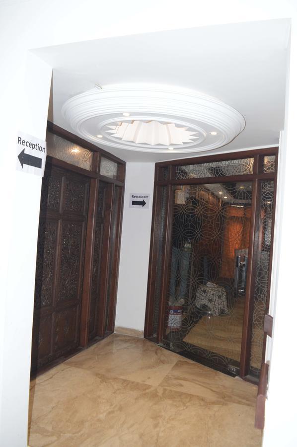 Standard Hotel And Resturant Srinagar (Jammu and Kashmir) Bagian luar foto