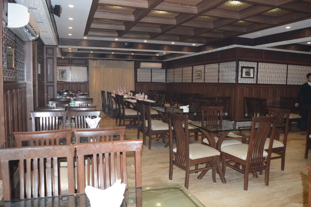 Standard Hotel And Resturant Srinagar (Jammu and Kashmir) Bagian luar foto