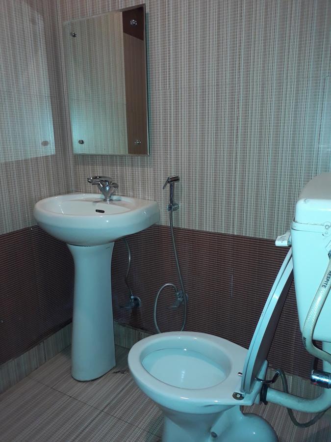 Standard Hotel And Resturant Srinagar (Jammu and Kashmir) Bagian luar foto