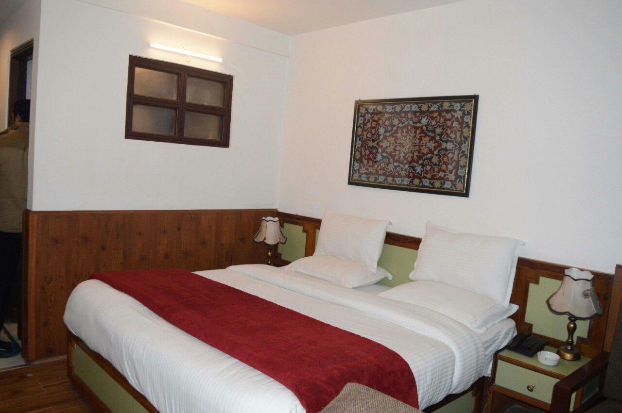 Standard Hotel And Resturant Srinagar (Jammu and Kashmir) Bagian luar foto