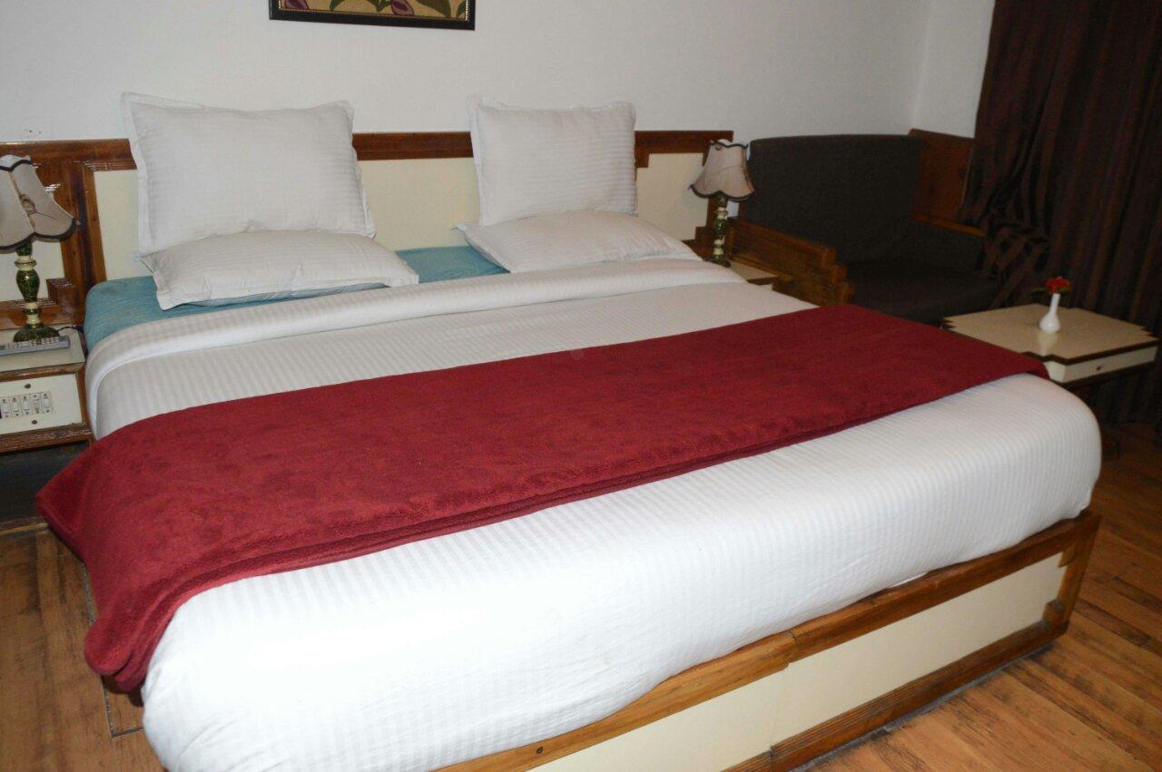 Standard Hotel And Resturant Srinagar (Jammu and Kashmir) Bagian luar foto