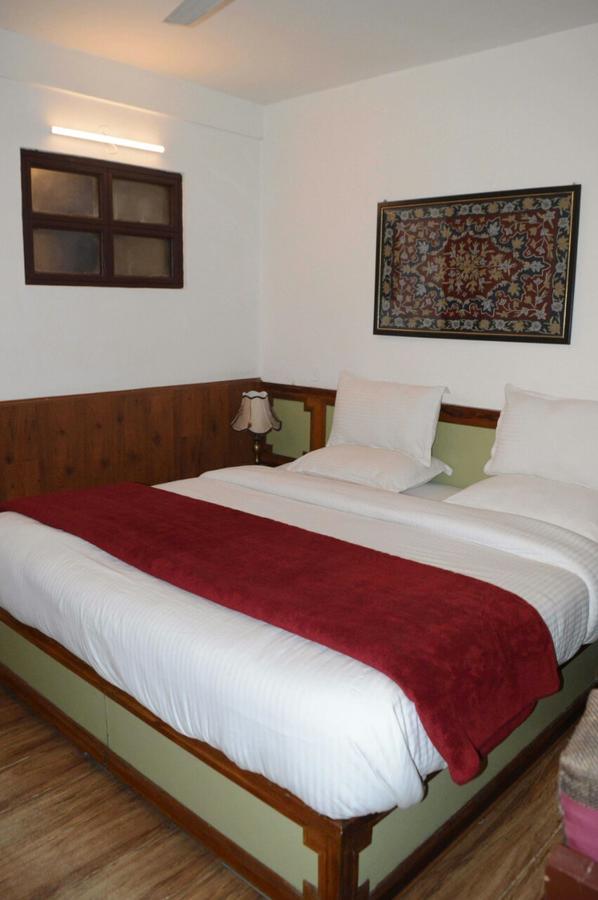 Standard Hotel And Resturant Srinagar (Jammu and Kashmir) Bagian luar foto