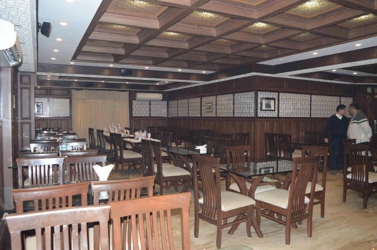 Standard Hotel And Resturant Srinagar (Jammu and Kashmir) Bagian luar foto