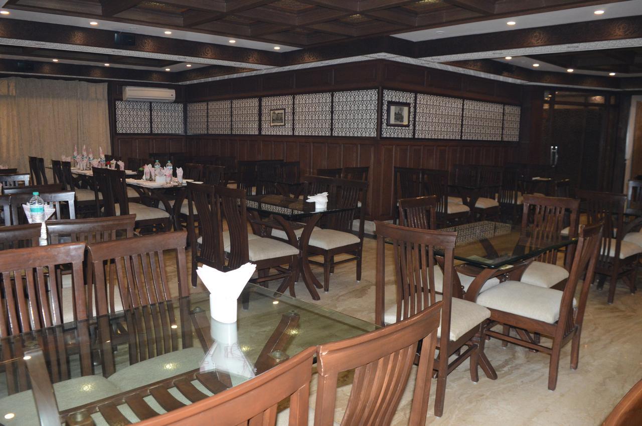 Standard Hotel And Resturant Srinagar (Jammu and Kashmir) Bagian luar foto