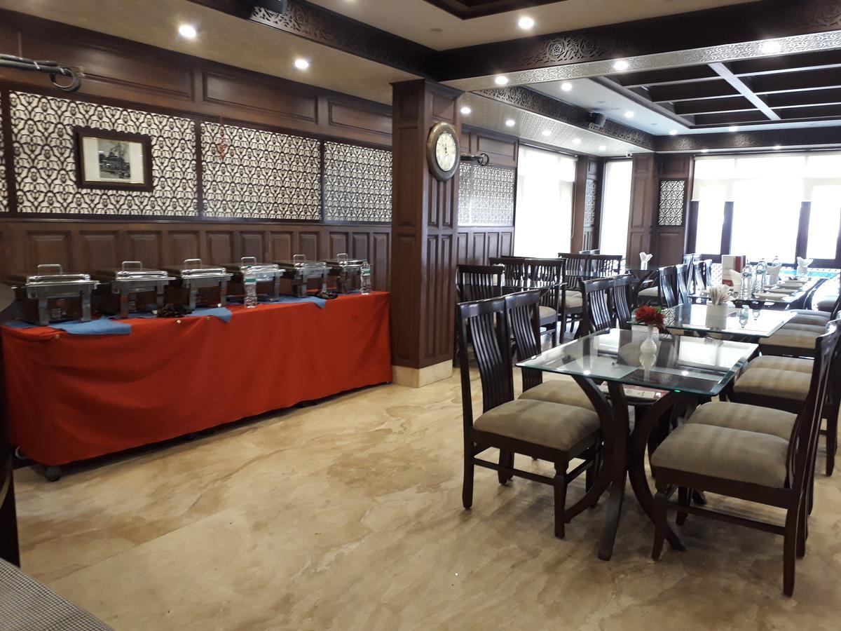 Standard Hotel And Resturant Srinagar (Jammu and Kashmir) Bagian luar foto