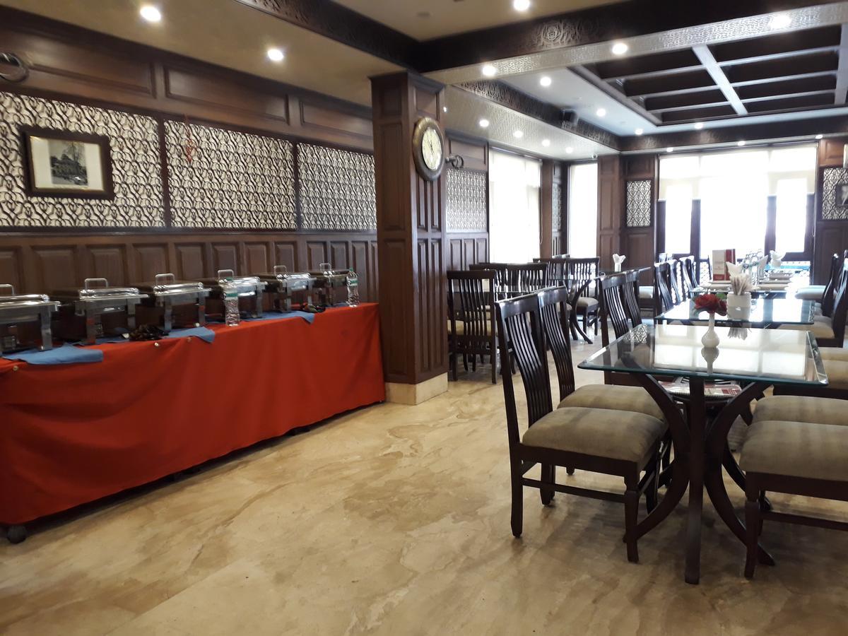 Standard Hotel And Resturant Srinagar (Jammu and Kashmir) Bagian luar foto