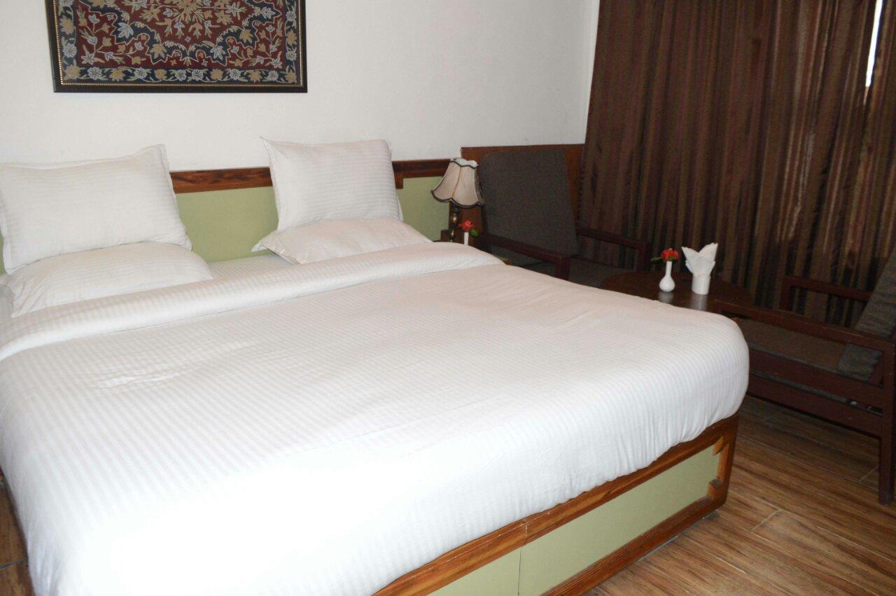 Standard Hotel And Resturant Srinagar (Jammu and Kashmir) Bagian luar foto